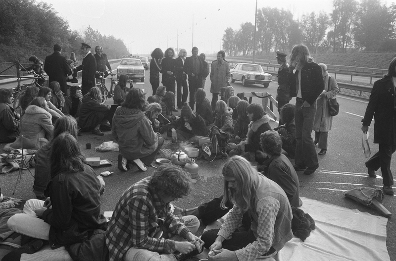Illustration for article titled The Dutch rode horses on their highways during the 1970s oil crisis